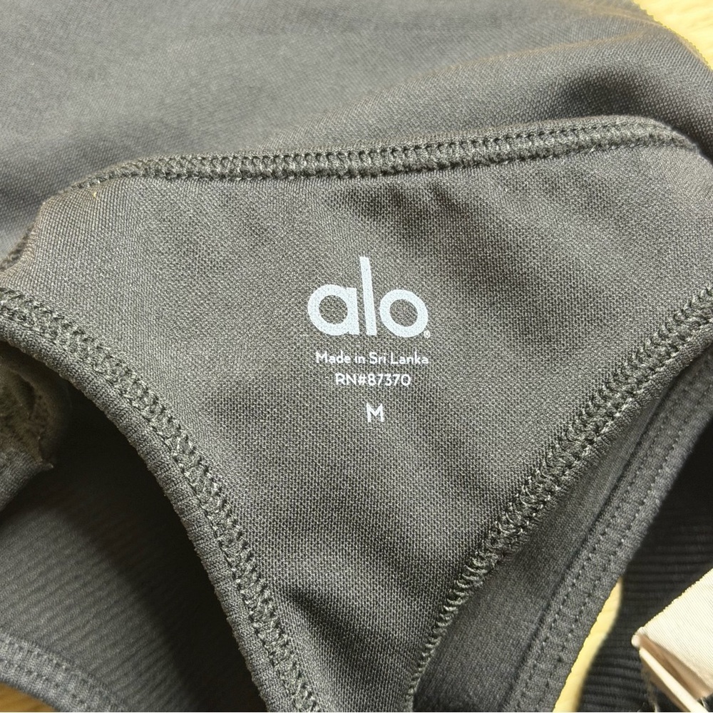 Alo Yoga Black Seamless Ribbed Athletic Bra - Picture 5 of 6